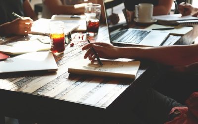 Hoe gebruik je kleur in je werkkamer om productiviteit te verhogen?